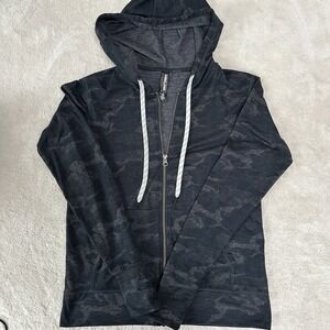 NWT KIRKLAND SIGNATURE 7771735 LADIES LIGHTWEIGHT FULL ZIP BLACK CAMO SZ XS